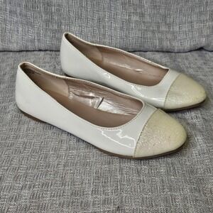 The Children's Place girls' white  ballet flats with a glitter toe Size 2